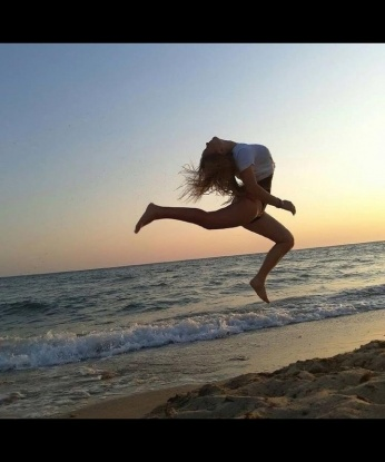 Нежная и состоятельная индивидуалка, идеальный выбор для тех, кто ищет не только красоту, но и умное общение. Я обладаю прекрасной фигурой и роскошными формами, способными удовлетворить самых изысканных гурманов. У меня есть все, чтобы превратить вашу встречу в незабываемое приключение. Возможны различные услуги, адаптированные к вашим предпочтениям. Фото соответствуют действительности, ведь я заботливо следю за собой. Живу в Москве, познакомимся? 😉🌸 2074, 19 лет